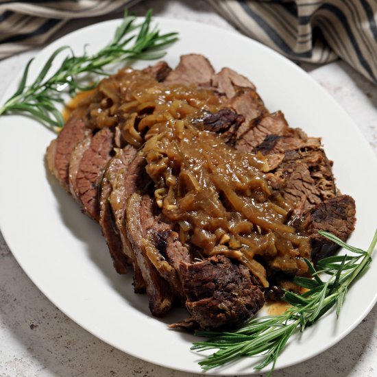 Slow Cooker Brisket w’ Onion Gravy