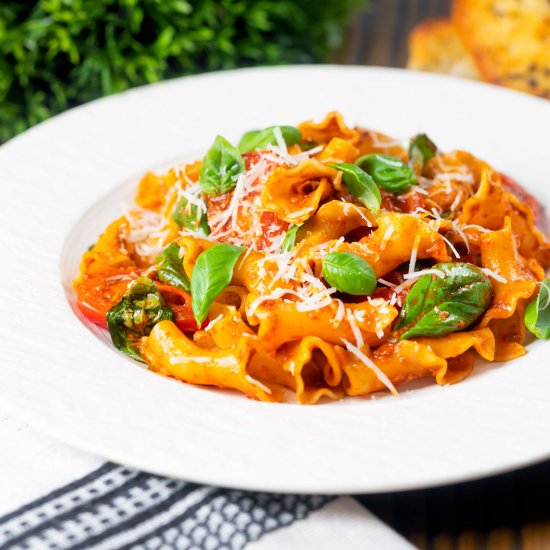 Nduja Pasta with Tomatoes and Basil