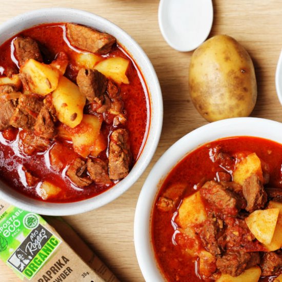 Slow cooker goulash with beef