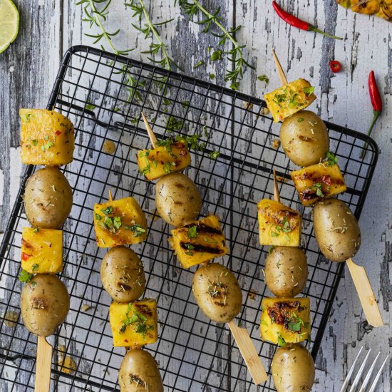 Potato skewers with spicy pineapple