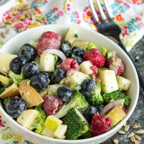 Berry Salad with Sweet Vidalia Onio