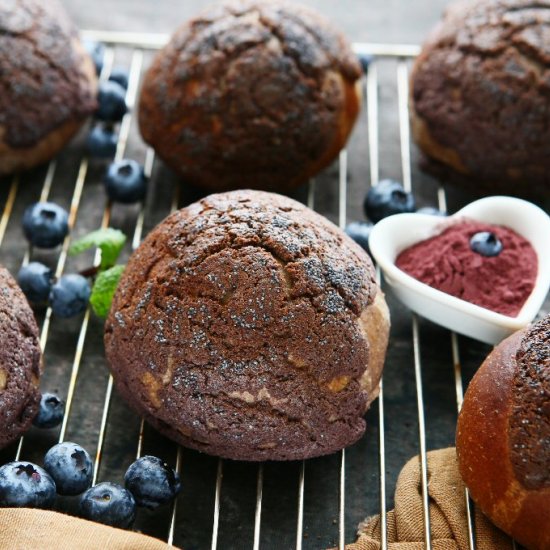 Poppy Seed Buns with Blueberry Craq