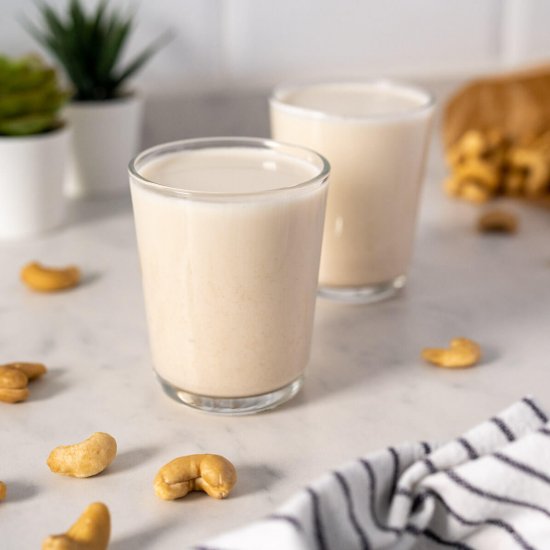 How to Make Homemade Cashew Milk