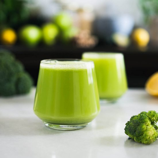 11 Benefits of Broccoli Juice + Jui