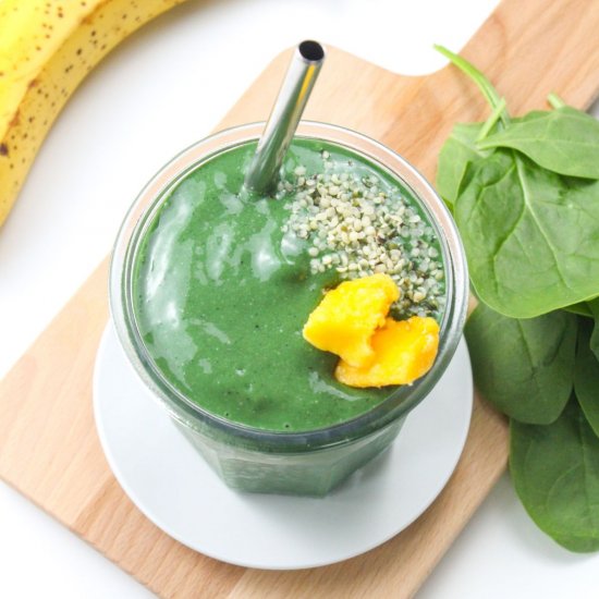 Creamy Mango Spirulina Smoothie