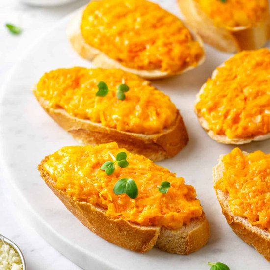 Baked Carrot and Cheese Crostini