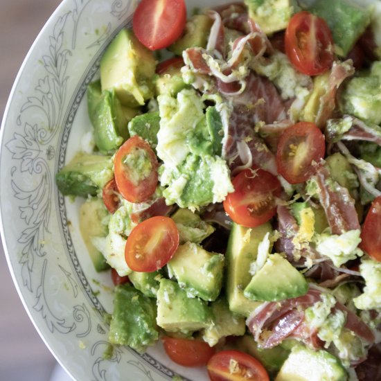 Avocado salad with serrano ham