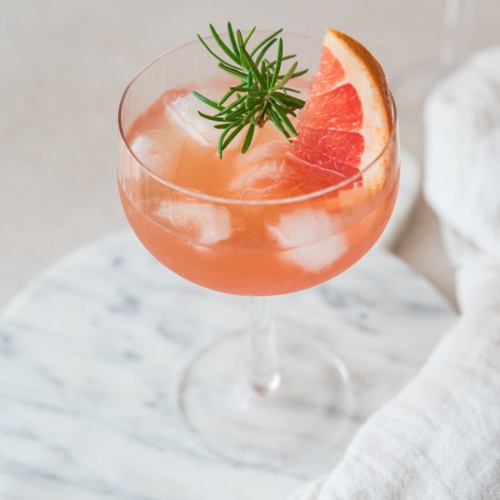 Sparkling Grapefruit Rosé Cocktail