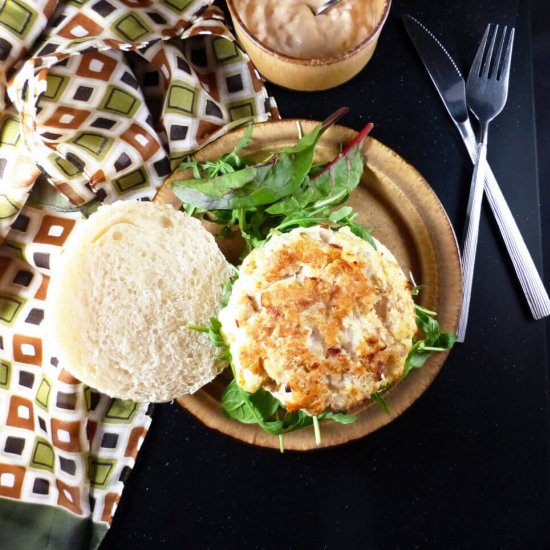 Fish burgers with spicy mayo