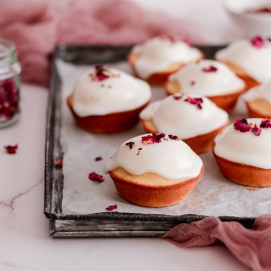 Lemon and rose mini cakes