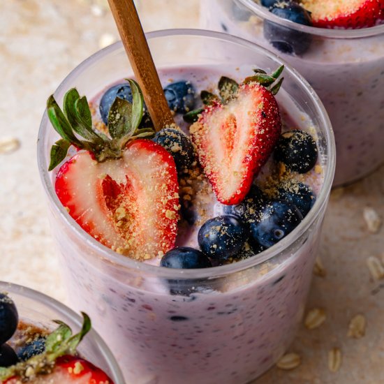 Berry Cheesecake Overnight Oats