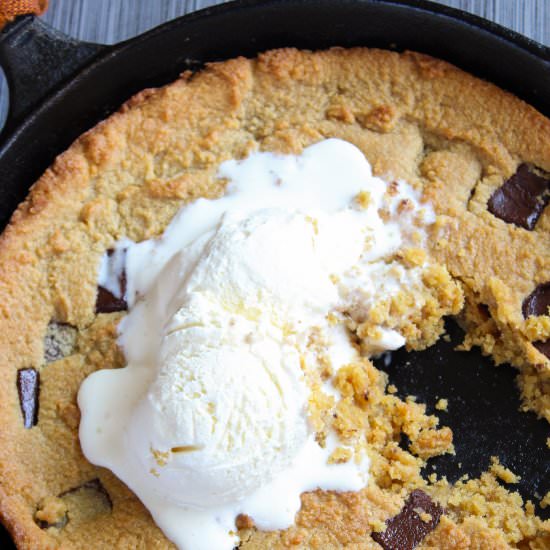 Keto Skillet Chocolate Chip Cookie