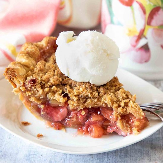 Strawberry Rhubarb Crumble Pie