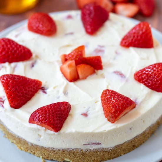 Easy No-Bake Strawberry Cheesecake