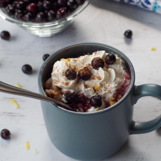 Saskatoon berry crisp (in a mug)