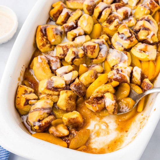 Cinnamon Roll Peach Cobbler