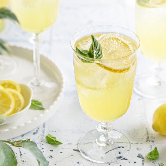 Limoncello Spritz