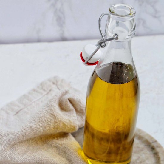 Infused Garlic Oil (2 Ingredients)