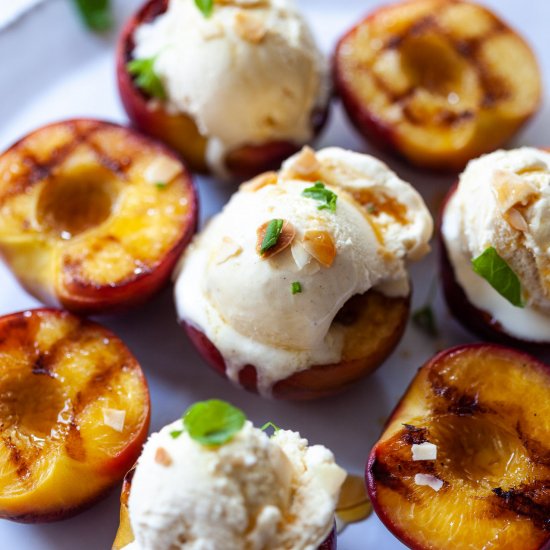 Grilled peaches with Ice Cream