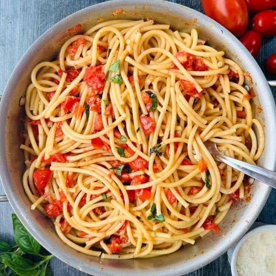 Pasta with Fresh Tomatoes & Basil