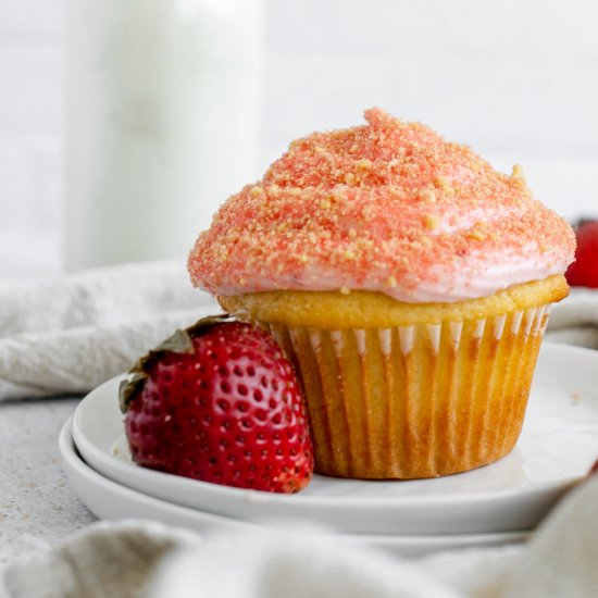 Strawberry Crunch Cupcakes