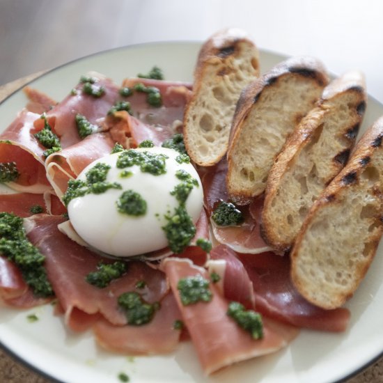 Baguette with burrata and pesto