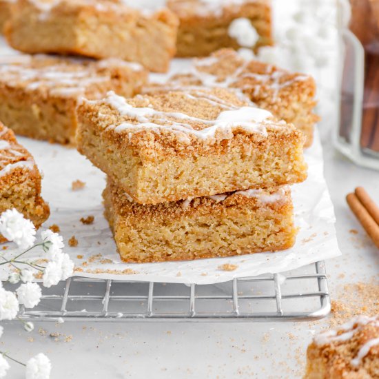 Cinnamon Roll Blondies