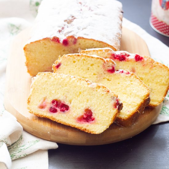 Pound cake with redcurrant