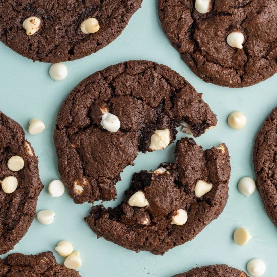 Chocolate Cookies w White Chocolate