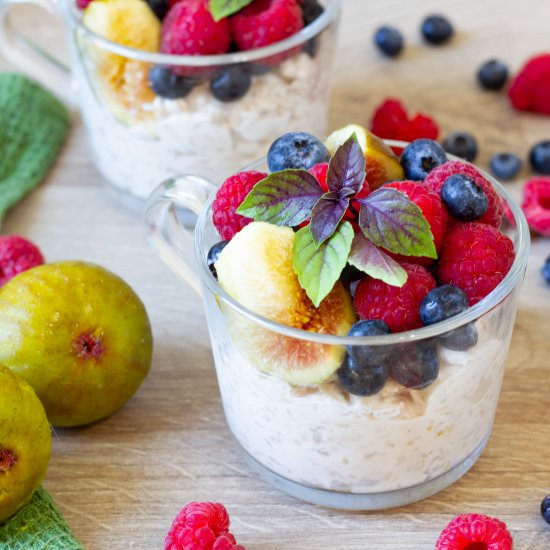 Oatmeal with fruit & peanut butter