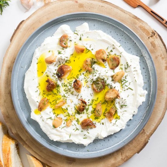 Ricotta with roasted garlic