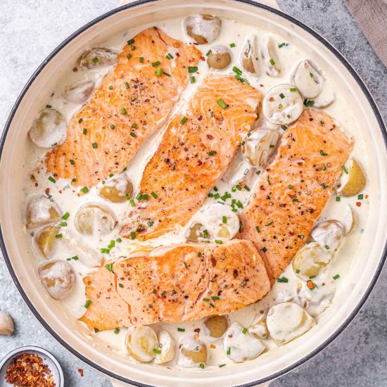 CREAMY SALMON AND POTATO SKILLET