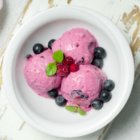 BERRIES COTTAGE CHEESE ICE CREAM