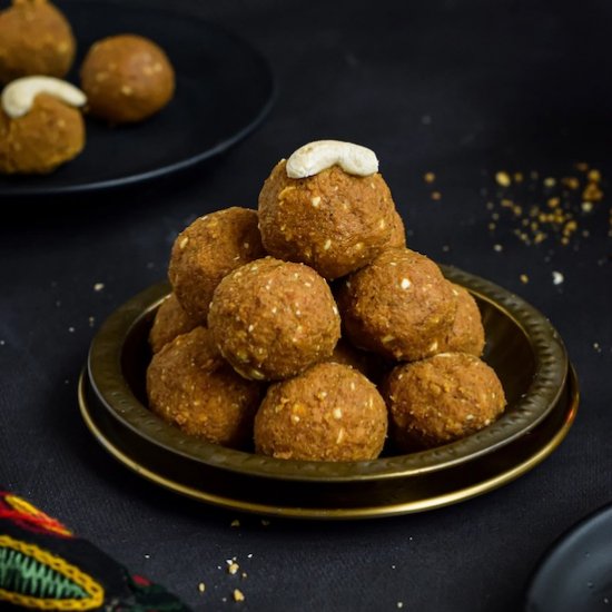 Easy Besan Ladoo