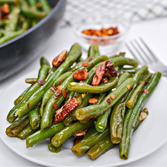 KETO SPICY GREEN BEANS & PECANS