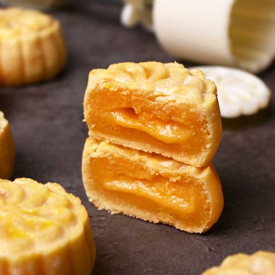 Lava Custard Mooncakes