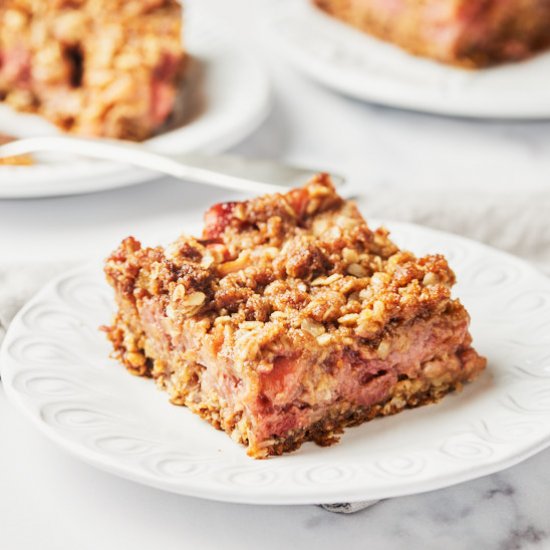 Strawberry Rhubarb Crumble Bars