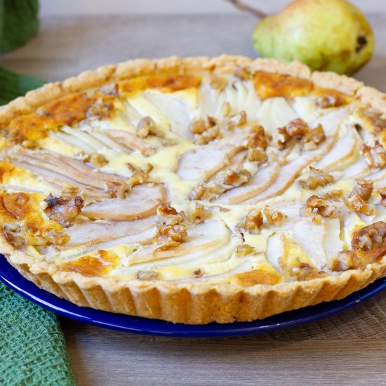 Tart with pear and cheese