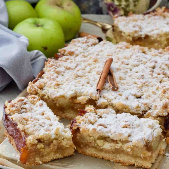 Polish Apple Cake (Szarlotka)