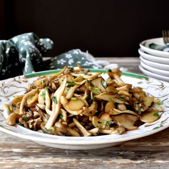 Wild garlicky mushrooms with sherry