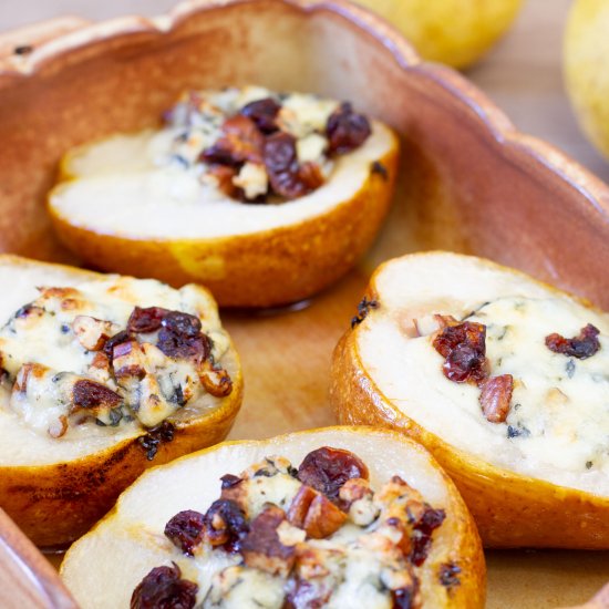 Baked pears with cheese