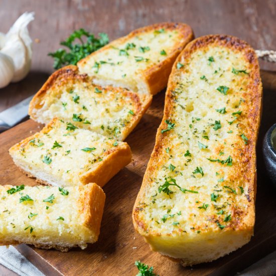 Steakhouse Style Garlic Bread