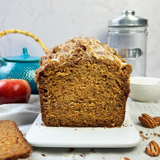 Apple crumble pound cake