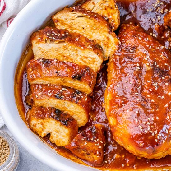 BAKED HONEY SRIRACHA CHICKEN BREAST