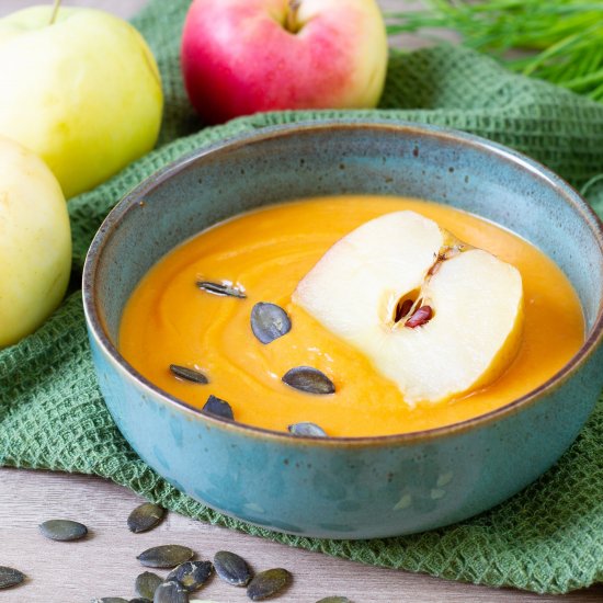 Pumpkin cream with baked apple