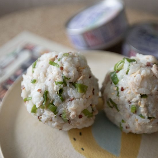 Tuna and sesame oil rice balls