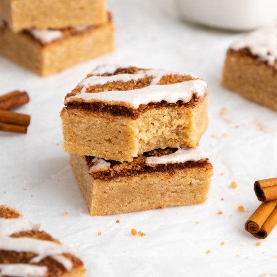 Vegan Cinnamon Roll Blondies