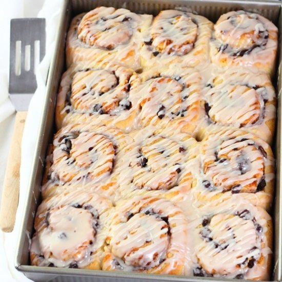 cinnamon rolls with raisins