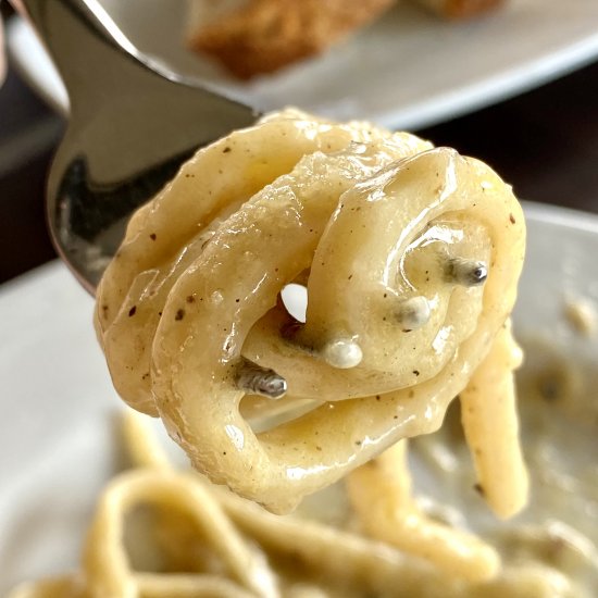 cacio e pepe pasta (authentic)