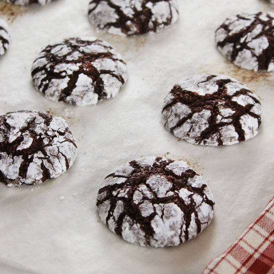 Chocolate crinkle cookies